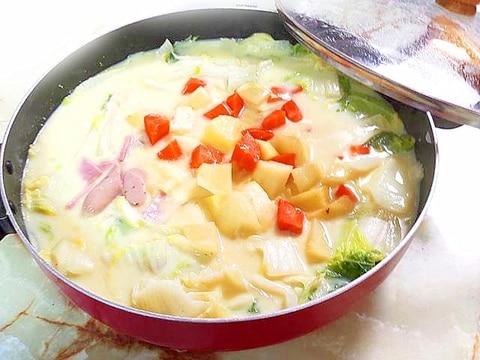 白菜たっぷり!ルーを使ったクリームシチュー鍋♪